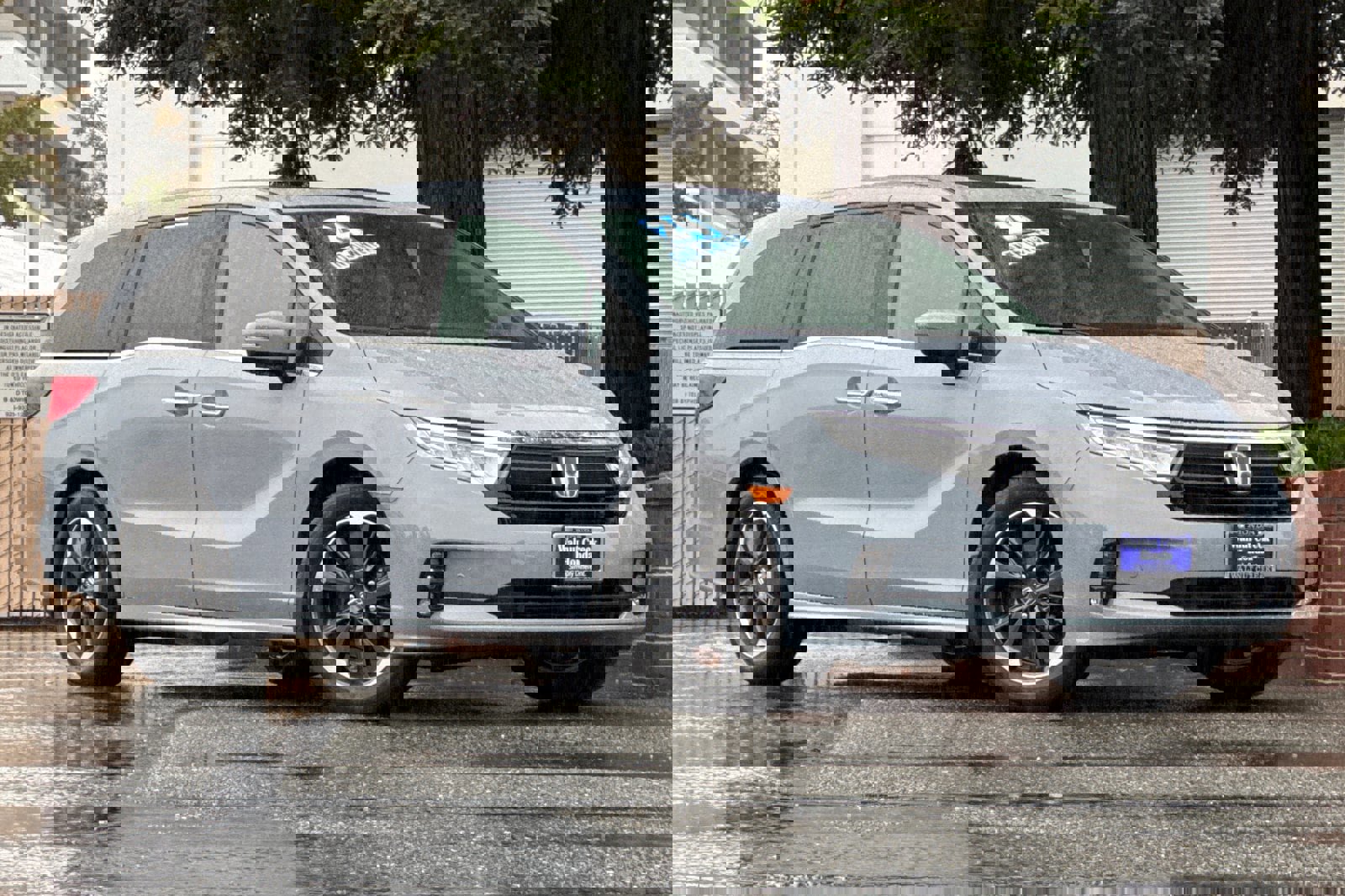 Used 2024 Honda Odyssey Elite image 2