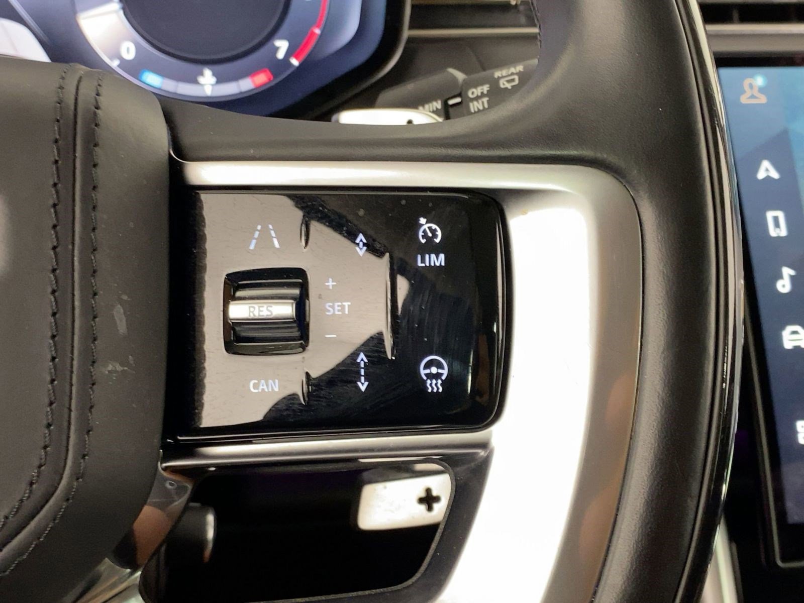 Used 2023 Land Rover Range Rover SE image 16