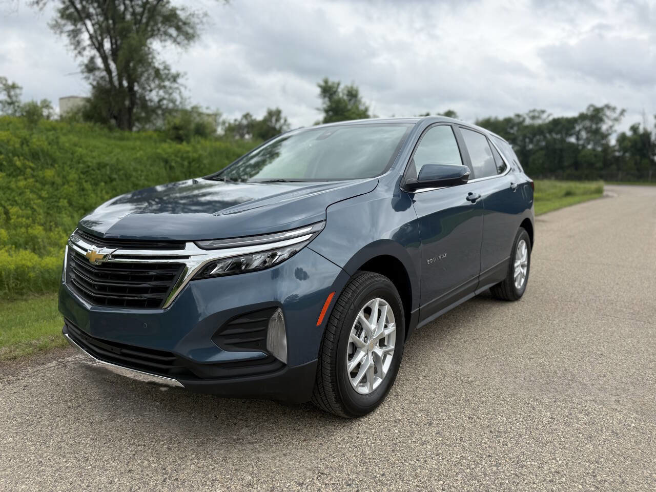 Used 2024 Chevrolet Equinox LT image 2