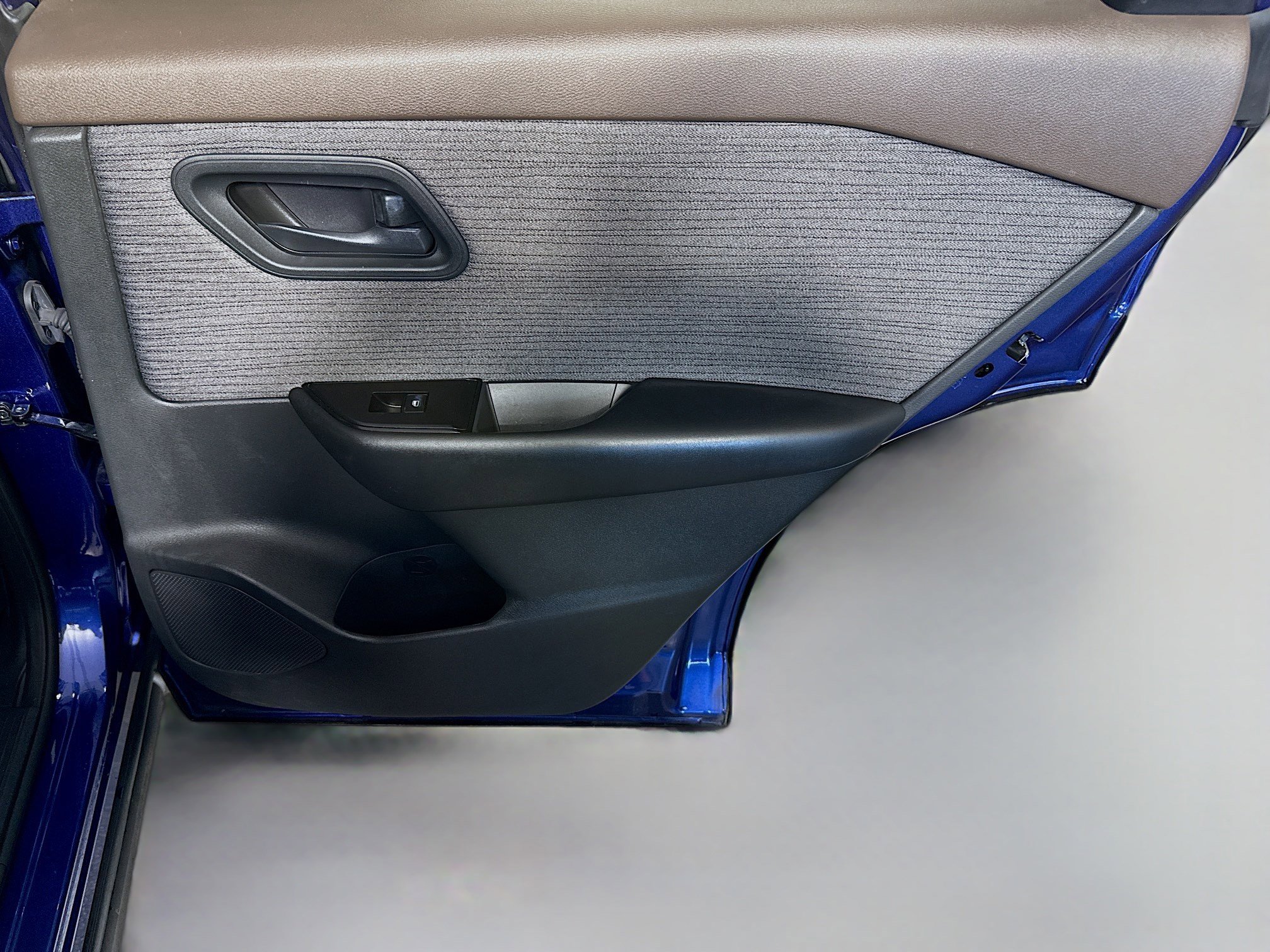 Used 2023 Nissan Rogue S image 28