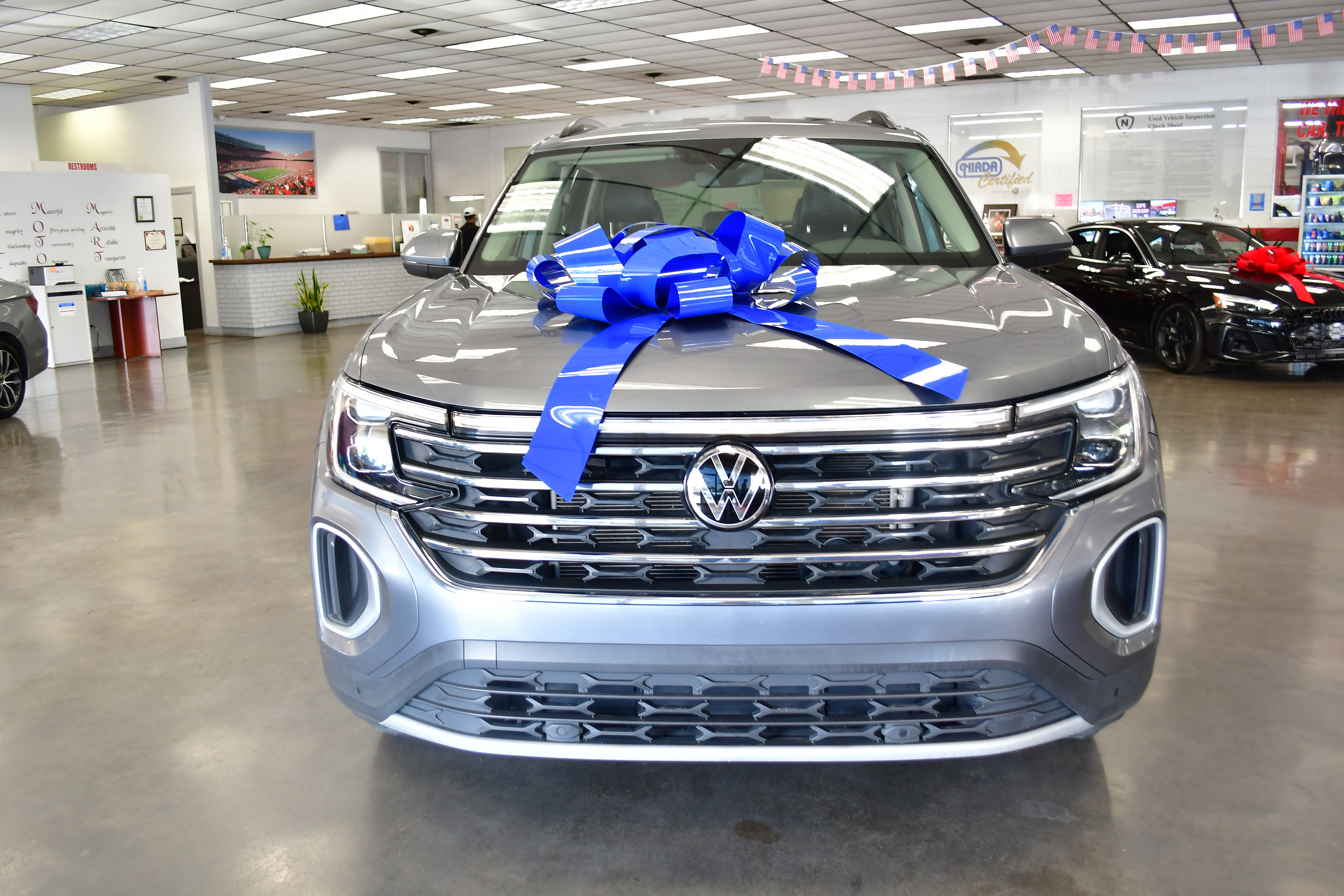 Used 2024 Volkswagen Atlas SE AWD/4WD image 3