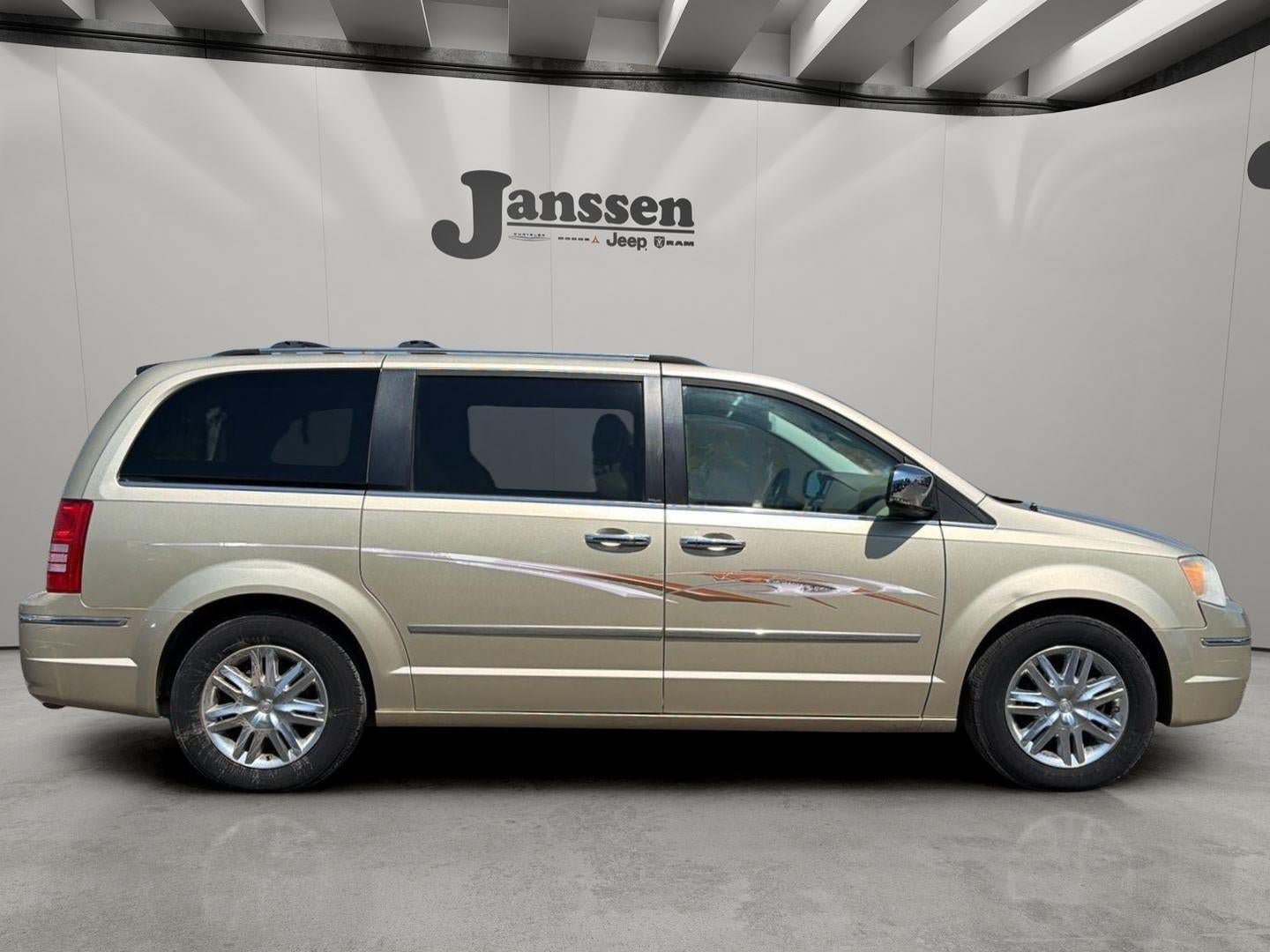 Used 2010 Chrysler Town & Country Limited w/ Entertainment Group #3 FWD image 5