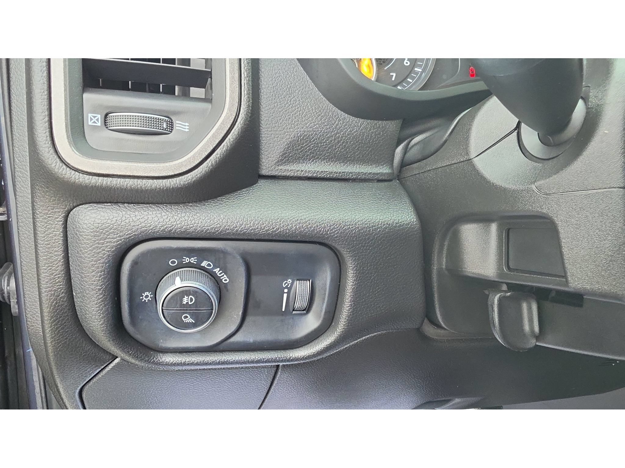 Used 2026 RAM 2500 Tradesman w/ Chrome Appearance Group AWD/4WD image 12
