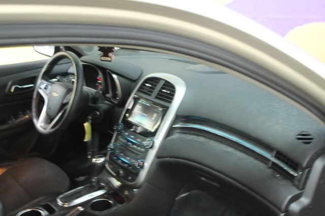 Used 2016 Chevrolet Malibu LT FWD image 11
