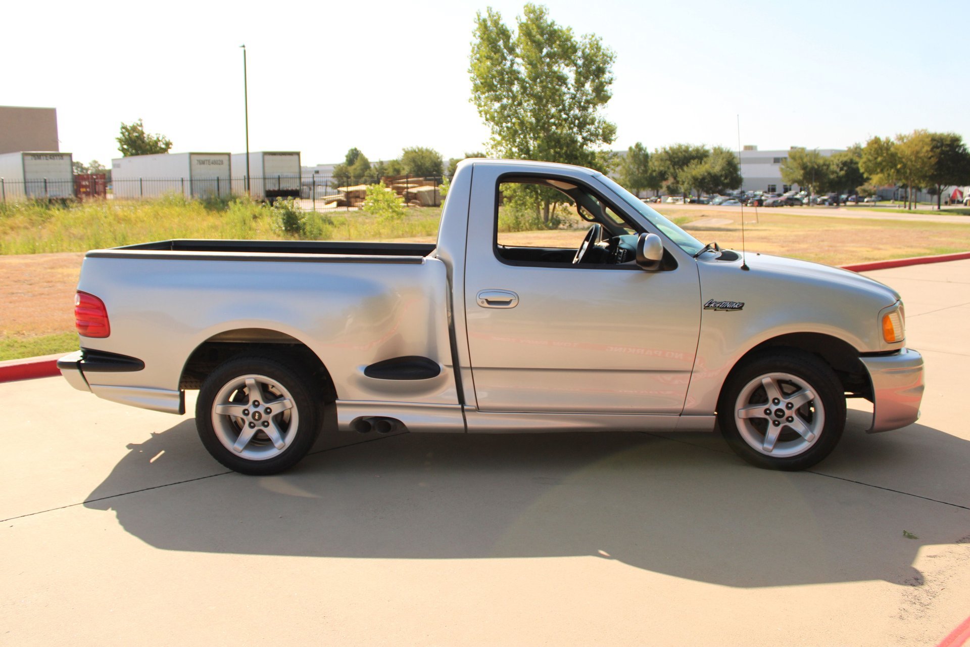 Used 2000 Ford F150 Lightning RWD image 17