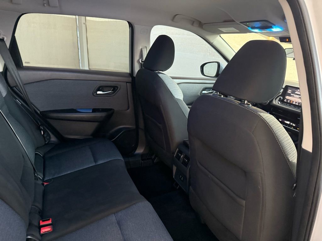 Used 2021 Nissan Rogue SV image 18