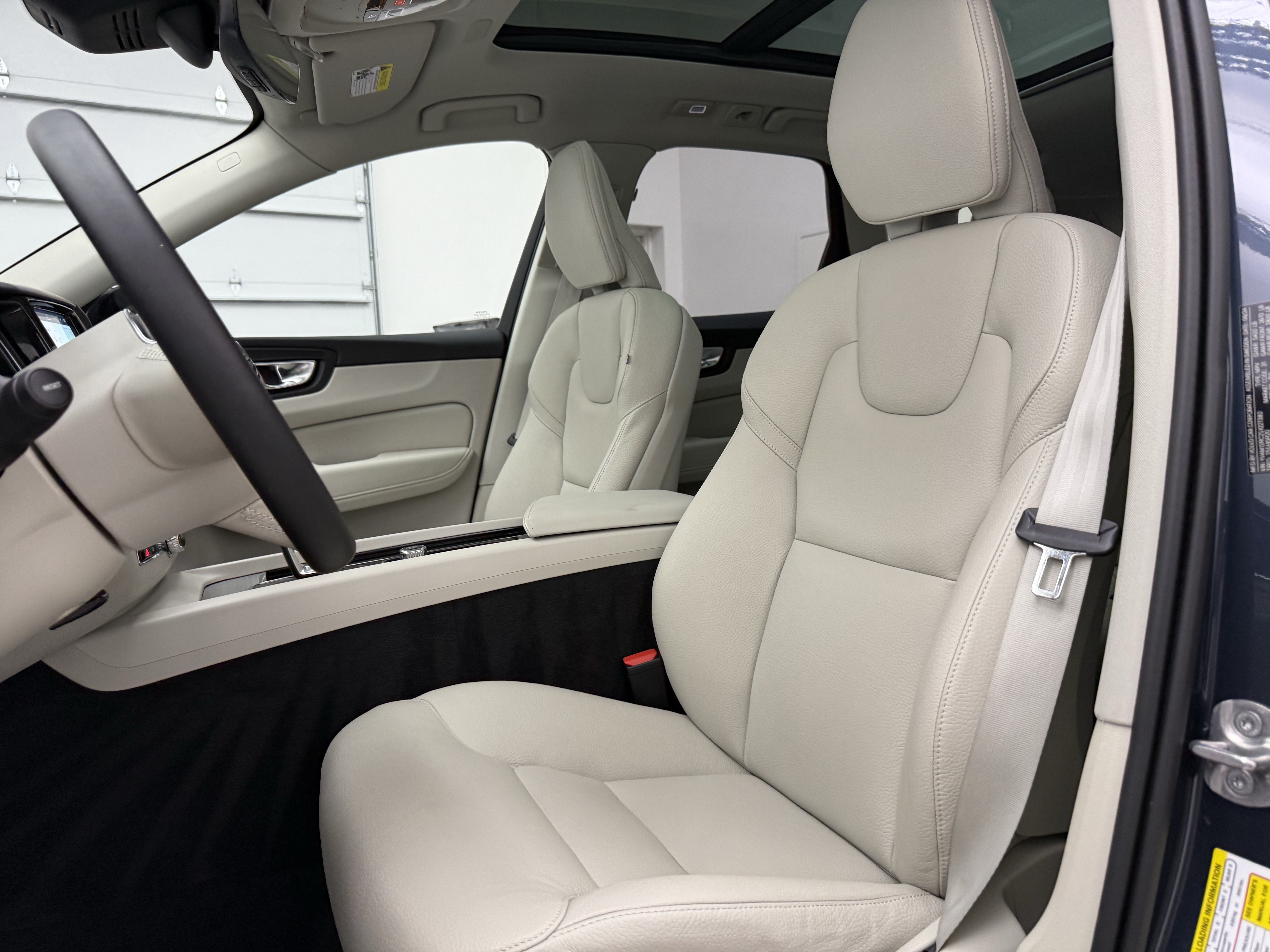 Certified 2025 Volvo XC60 B5 Plus w/ Protection Package Premier AWD/4WD image 8