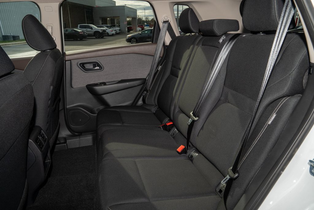 Used 2023 Nissan Rogue S image 7