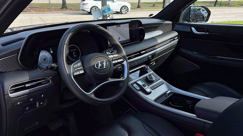 Used 2024 Hyundai Palisade Calligraphy image 2