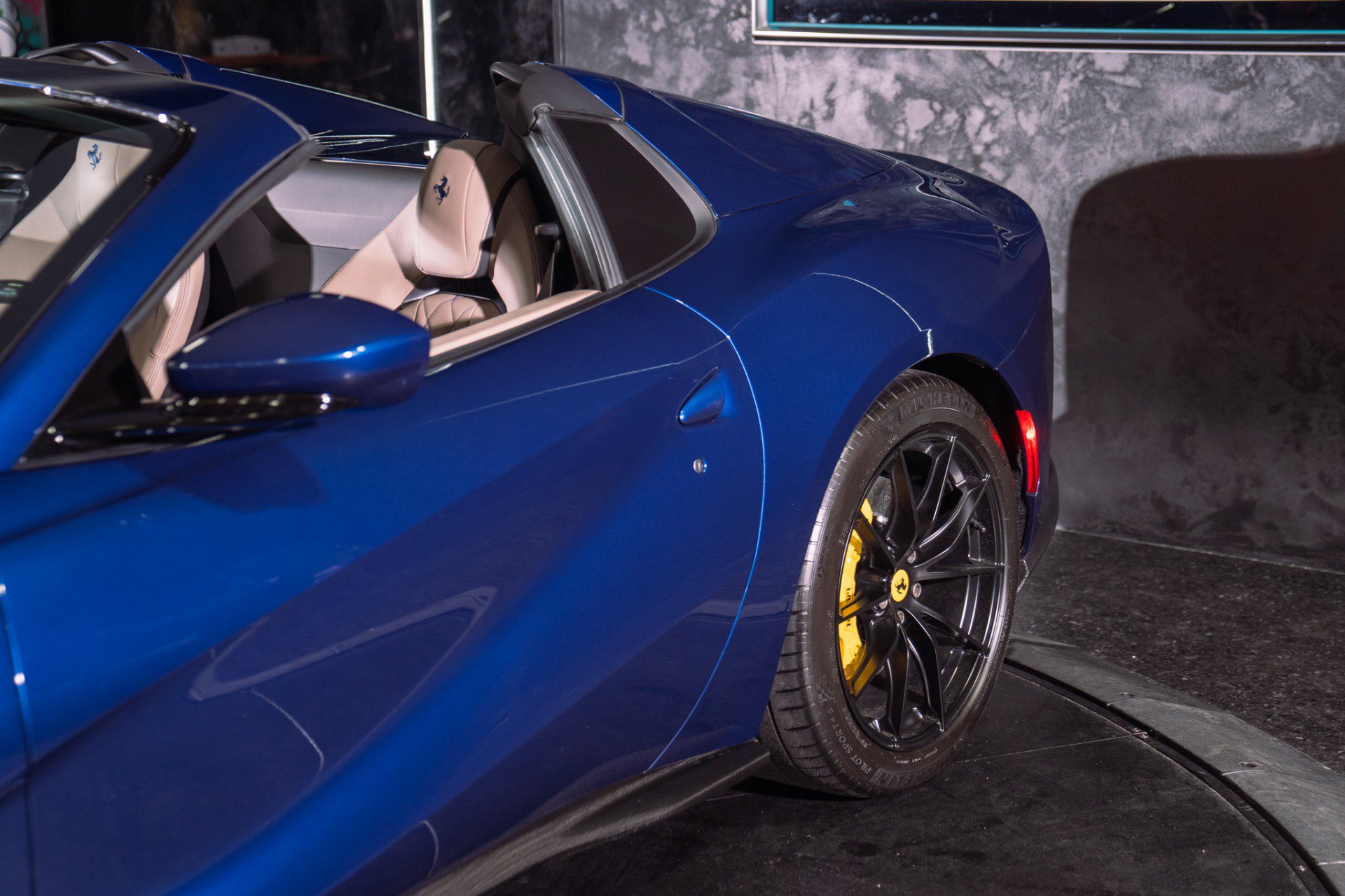 Used 2021 Ferrari 812 GTS RWD image 27