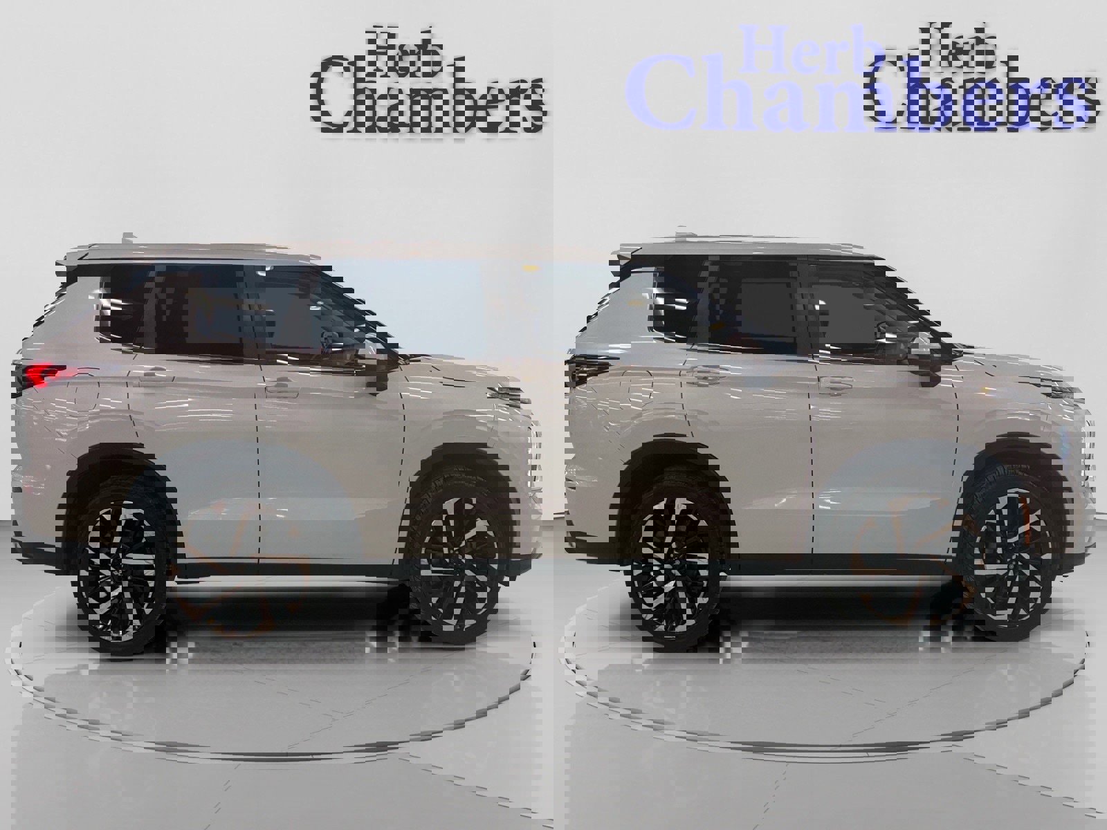 Used 2022 Mitsubishi Outlander ES image 2