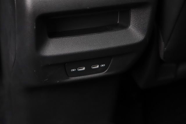 Used 2025 Volkswagen Tiguan SE w/ Panoramic Sunroof Package image 18