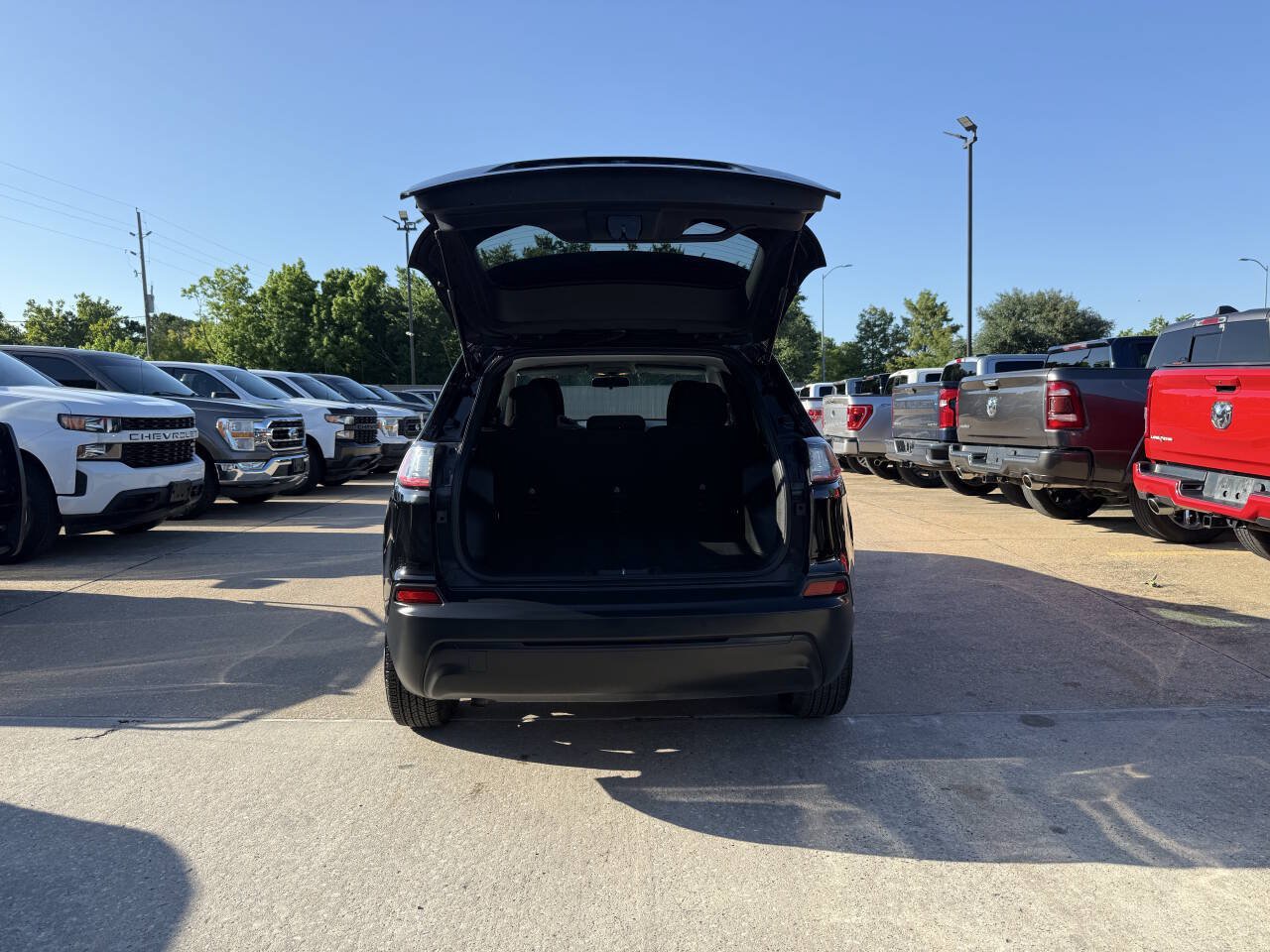 Used 2019 Jeep Cherokee Latitude w/ Popular Appearance Group FWD image 36