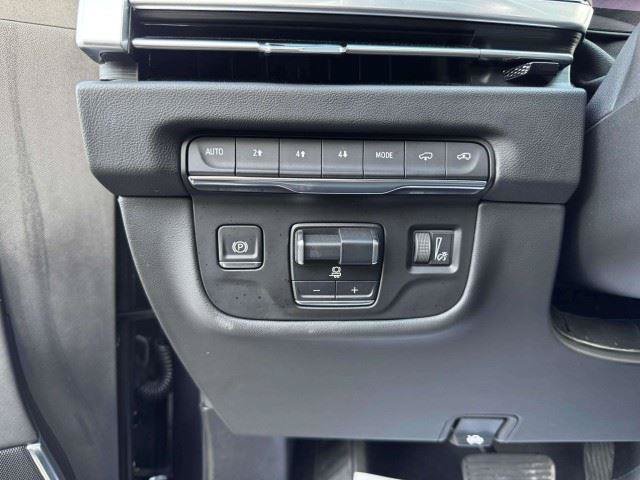 Used 2025 Cadillac Escalade ESV Sport w/ Touring Package AWD/4WD image 20