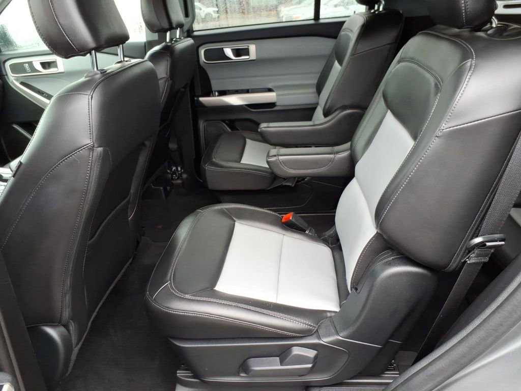 Used 2023 Ford Explorer XLT w/ Equipment Group 202A AWD/4WD image 11