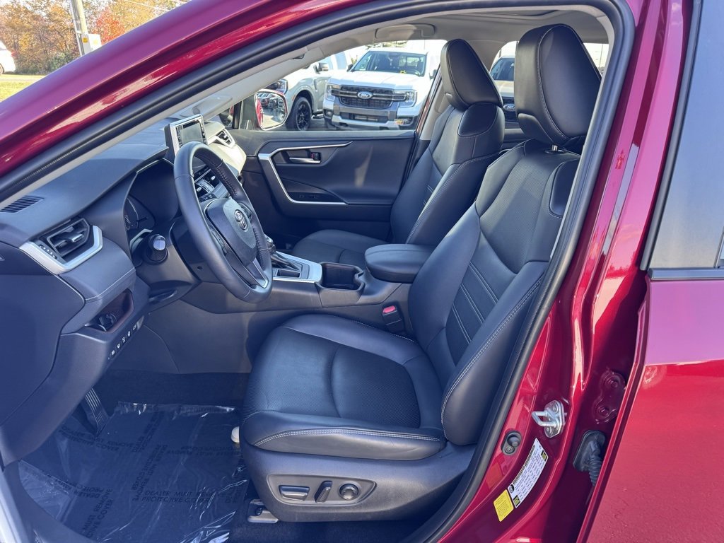 Used 2022 Toyota RAV4 Limited image 18