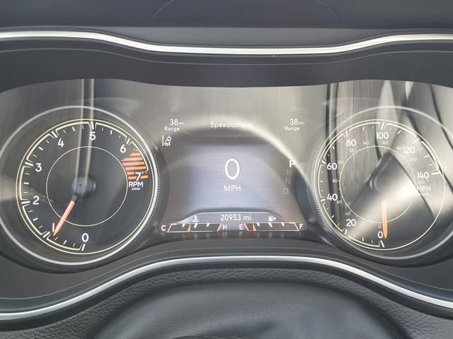 Used 2023 Jeep Cherokee Altitude Lux AWD/4WD image 32