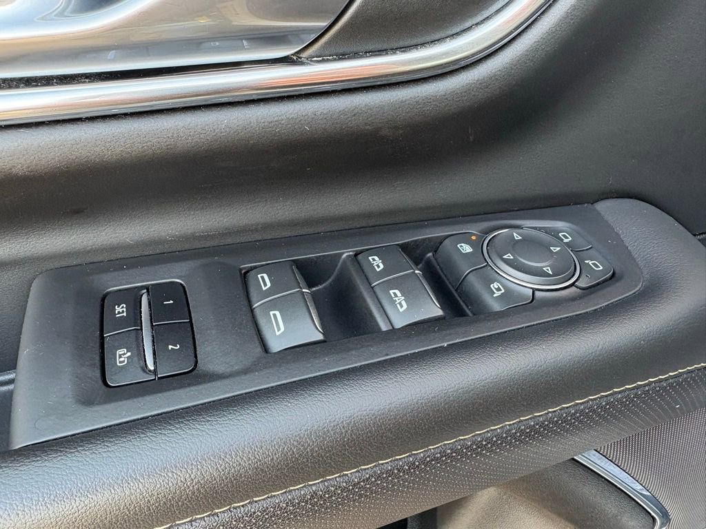 Used 2023 Chevrolet Suburban Premier image 22