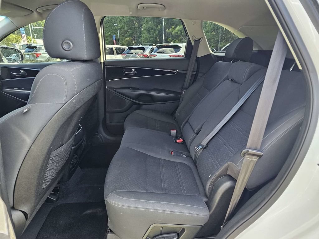 Used 2020 Kia Sorento FWD V6 image 14
