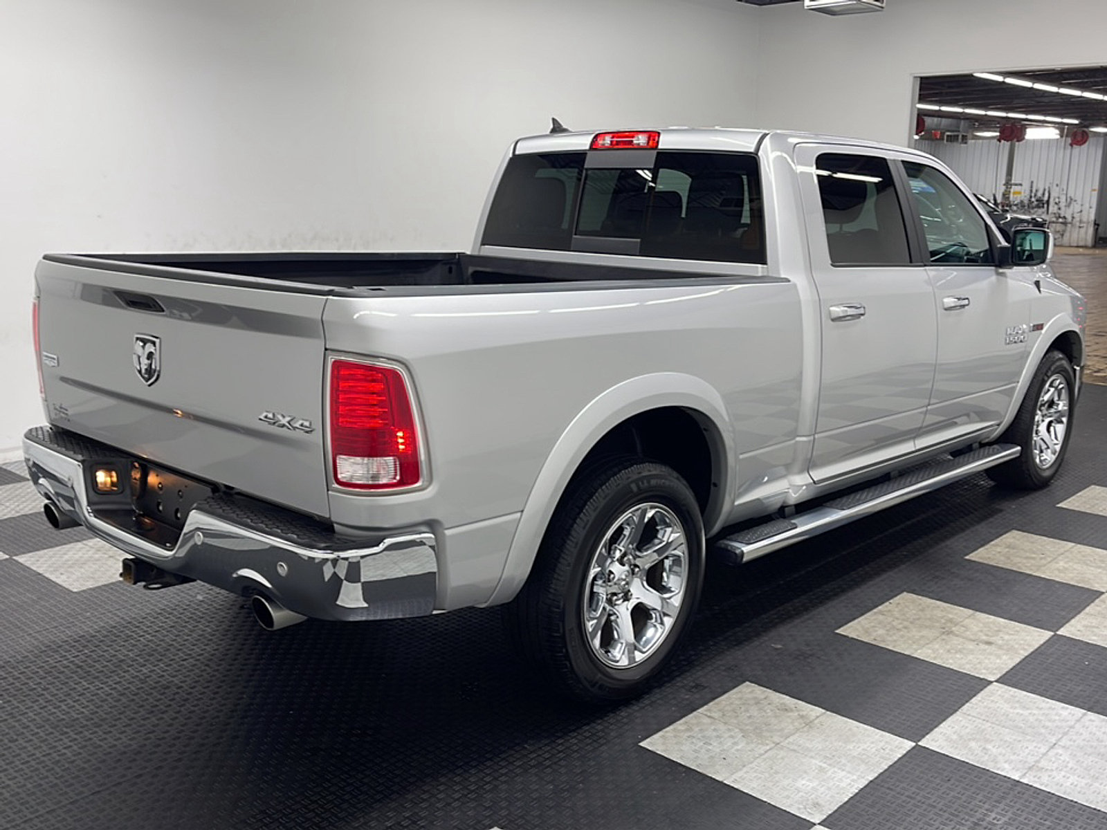 Used 2017 RAM 1500 Laramie w/ Convenience Group AWD/4WD image 19