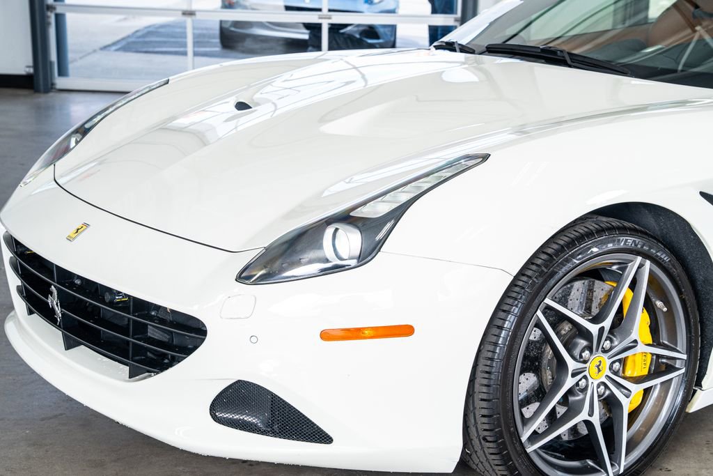 Used 2016 Ferrari California T image 14