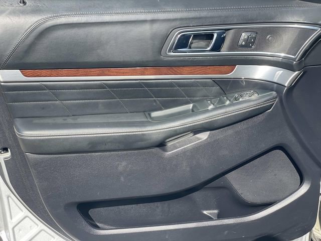 Used 2018 Ford Explorer Platinum image 19