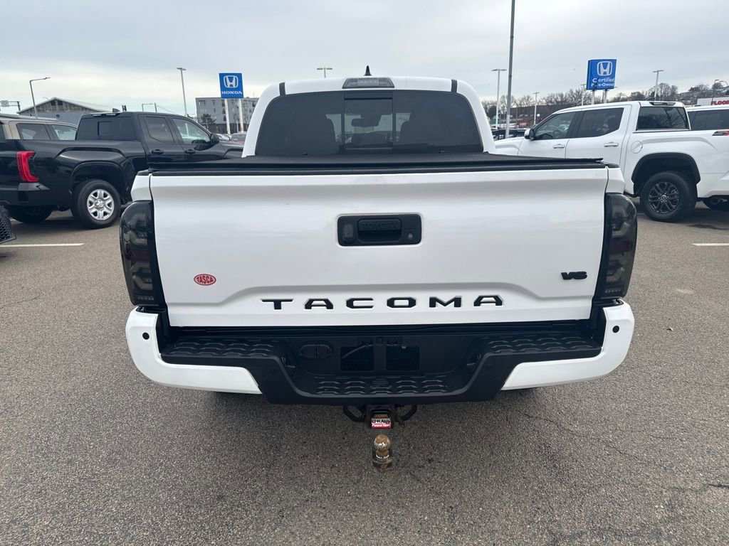 Used 2018 Toyota Tacoma TRD Sport w/ Technology Package image 6