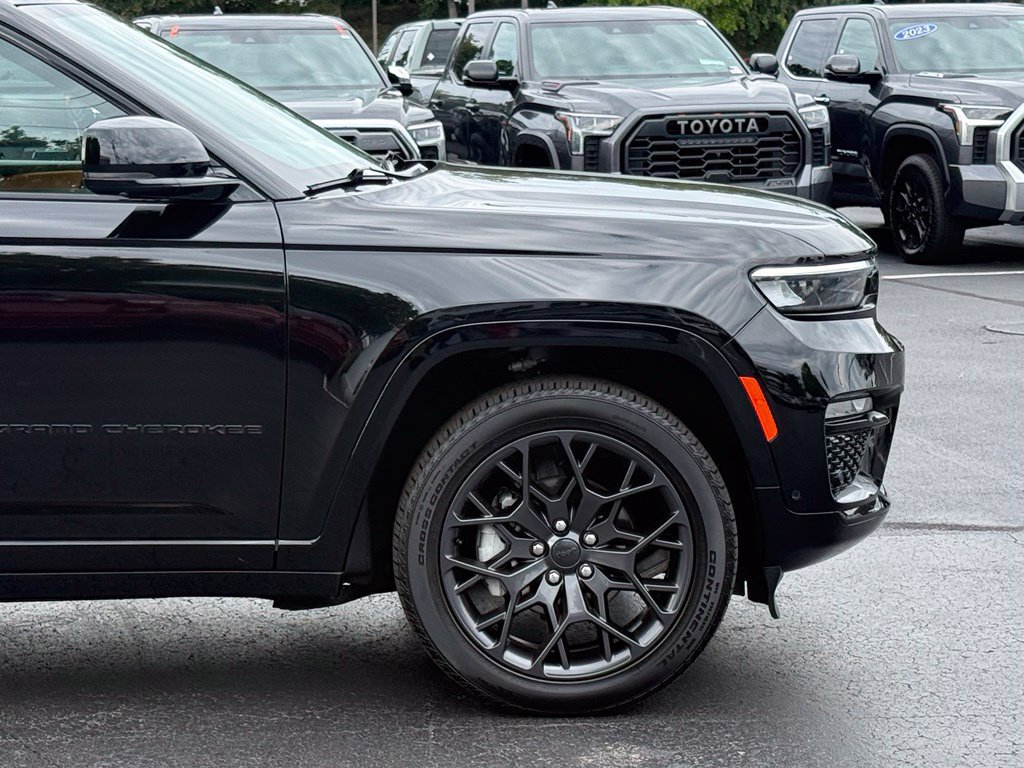 Used 2025 Jeep Grand Cherokee Summit AWD/4WD image 10