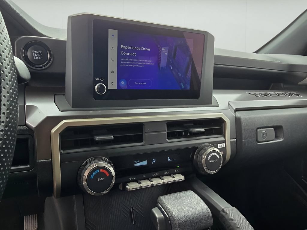 Used 2025 Toyota Tacoma SR5 AWD/4WD image 17