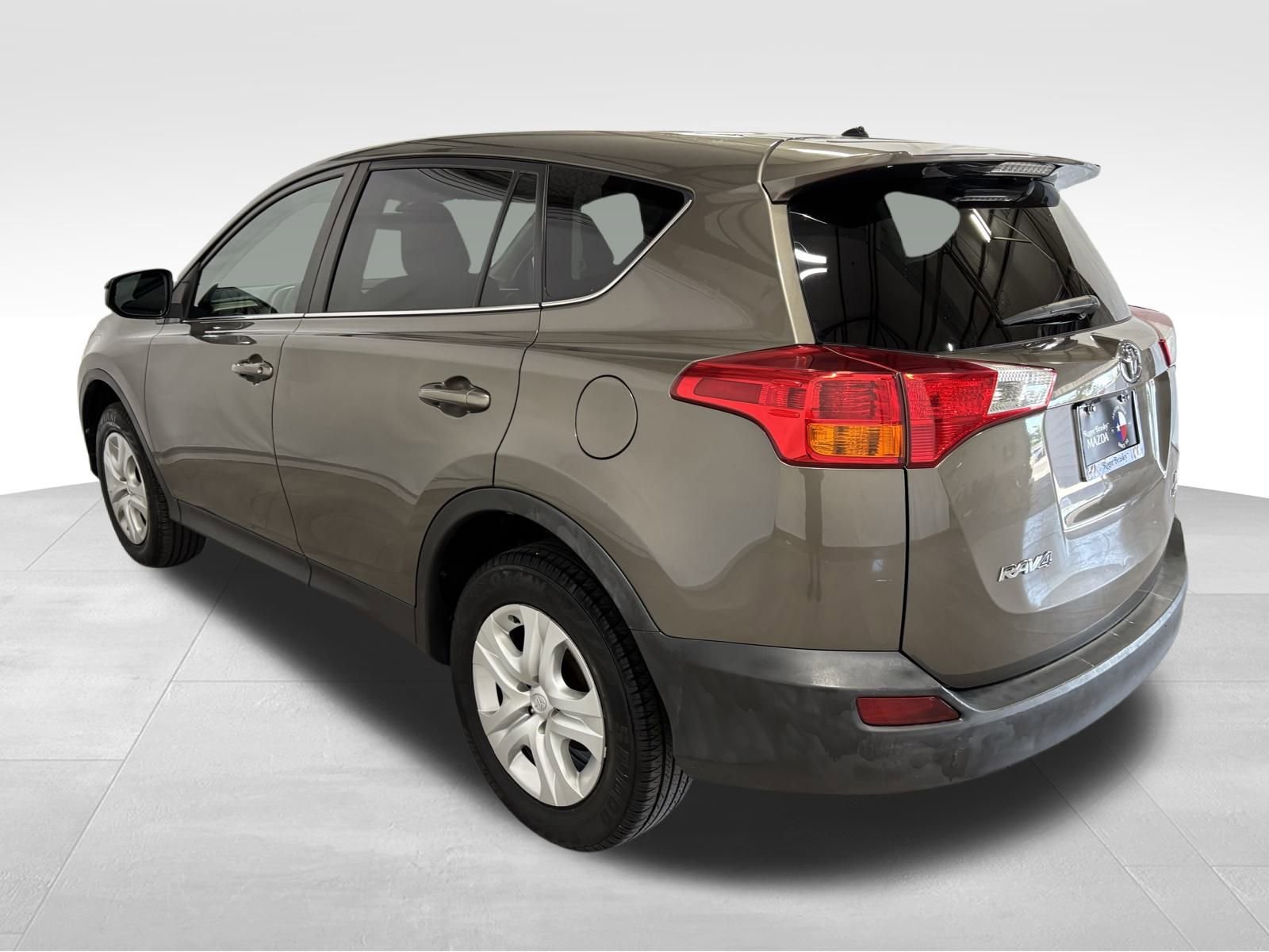 Used 2015 Toyota RAV4 LE image 8