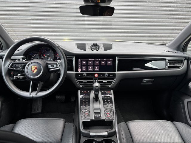 Certified 2025 Porsche Macan image 13