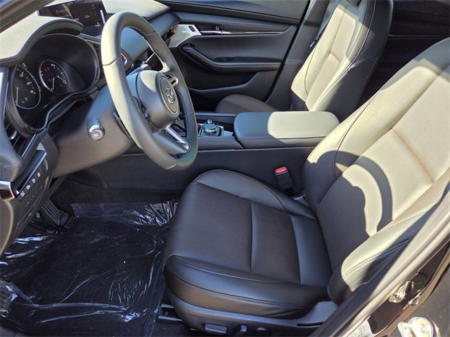 New 2026 MAZDA MAZDA3 Hatchback w/Premium Plus Pkg image 6