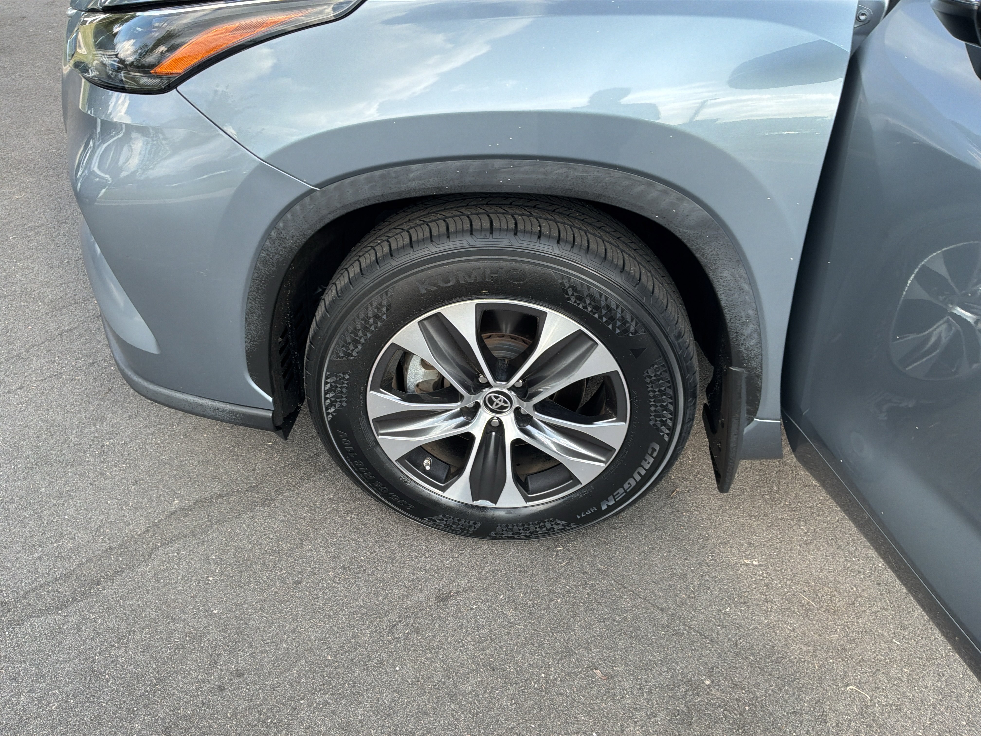 Used 2022 Toyota Highlander XLE FWD image 13