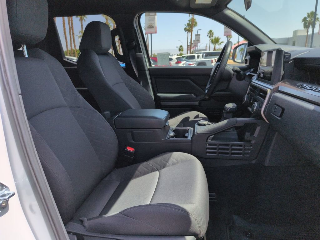 Used 2025 Toyota Tacoma SR5 AWD/4WD image 17