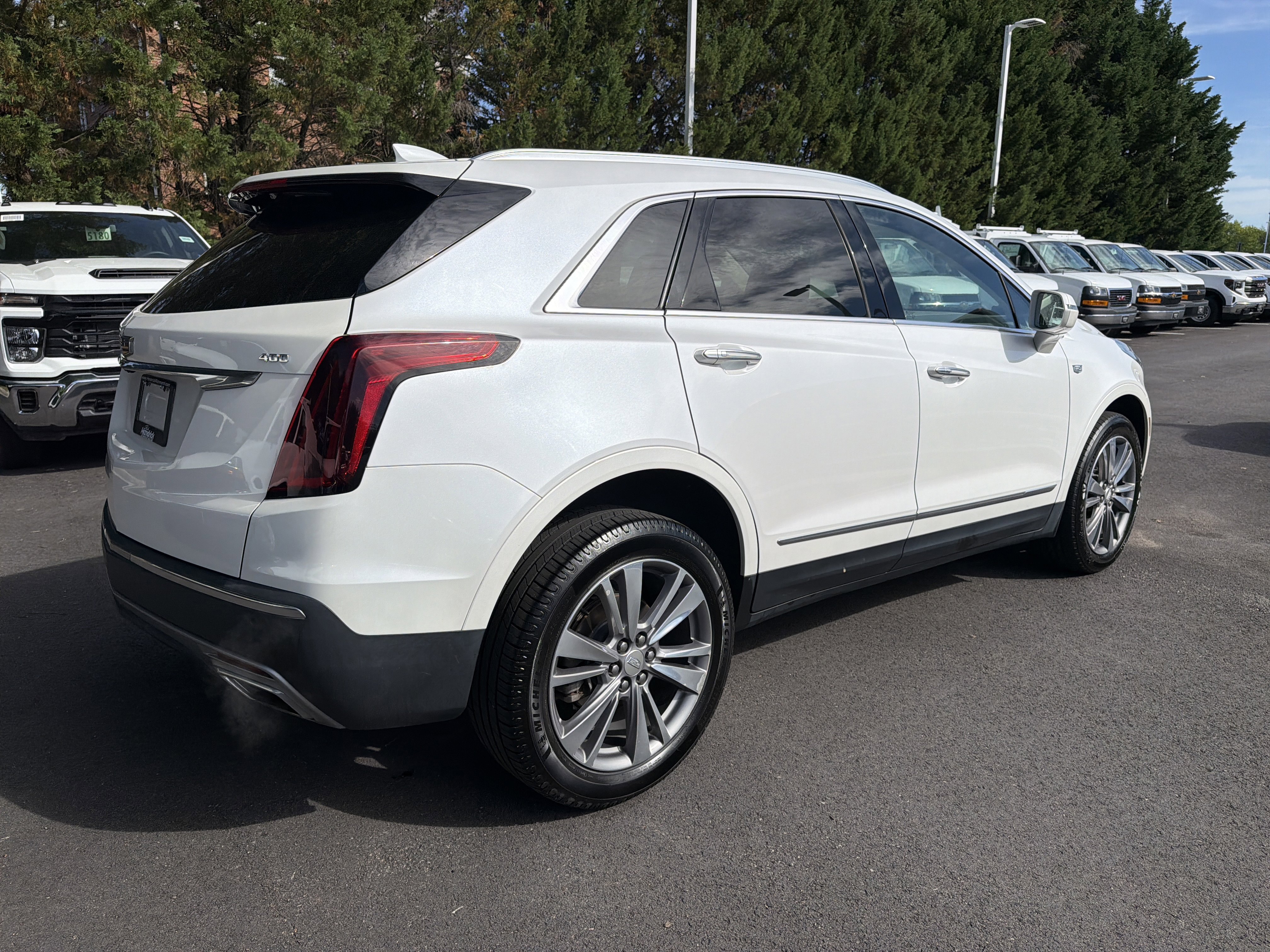 Used 2020 Cadillac XT5 Premium Luxury w/ LPO, Premium Carpet Package FWD image 10