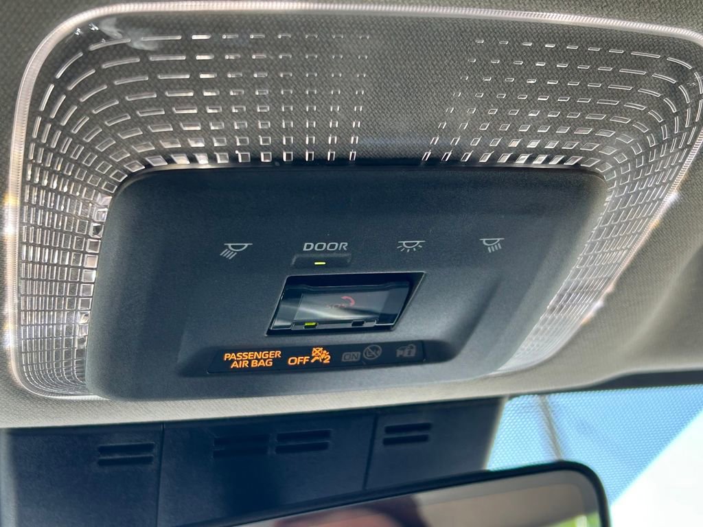 Used 2025 Toyota Prius XLE FWD image 18
