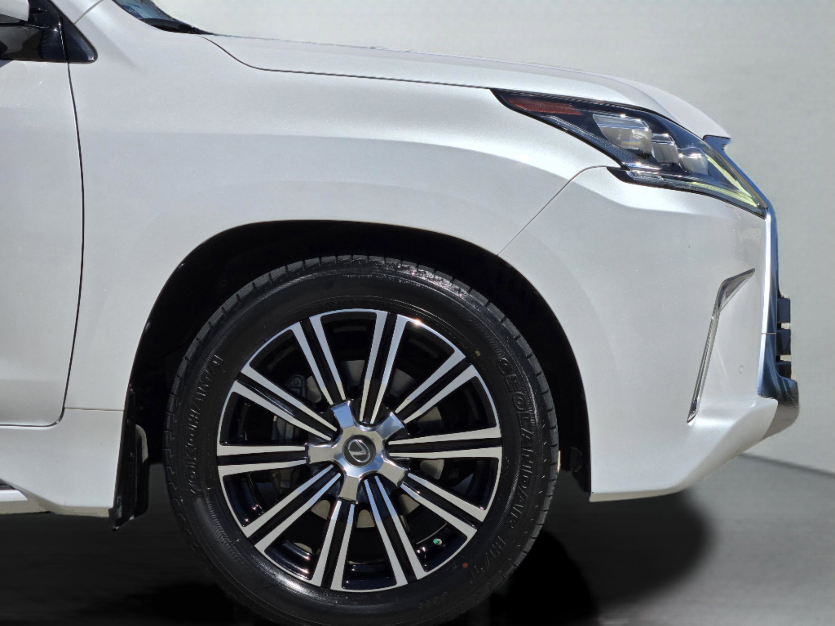 Used 2020 Lexus LX 570 4WD w/ Luxury Package image 11