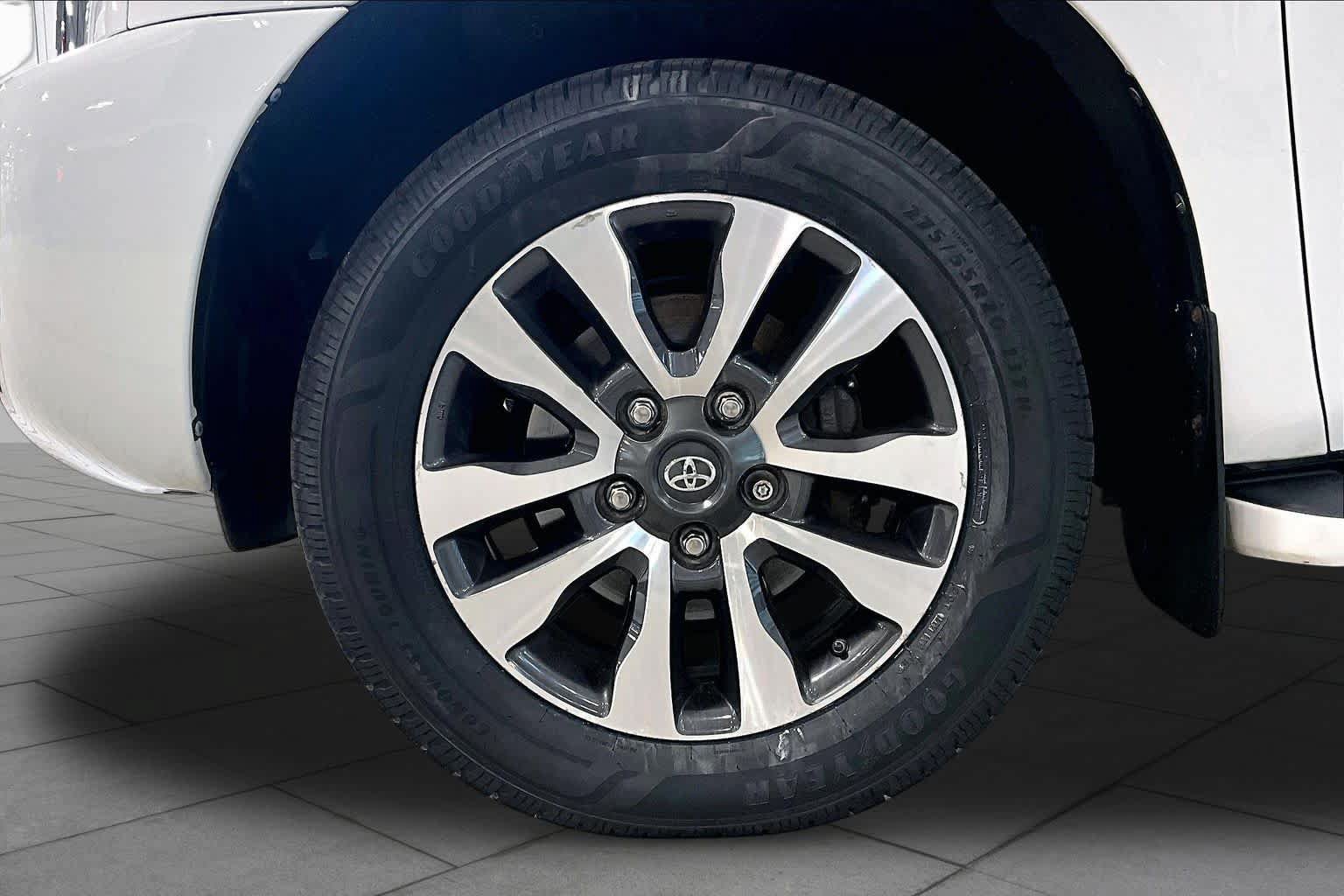 Used 2020 Toyota Sequoia Limited w/ Safety & Convenience Package AWD/4WD image 11