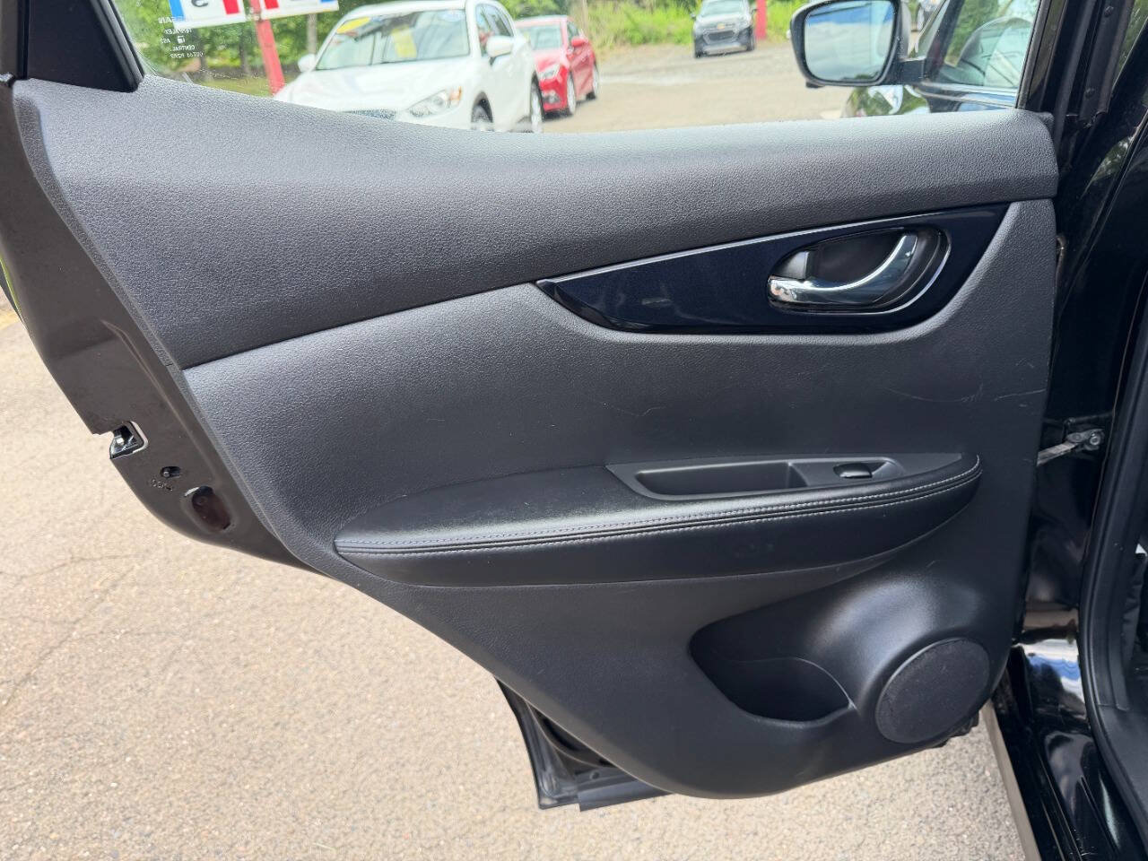 Used 2019 Nissan Rogue Sport SV w/ Technology Package AWD/4WD image 35