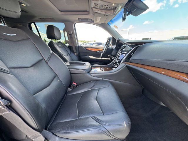 Used 2016 Cadillac Escalade Luxury AWD/4WD image 18