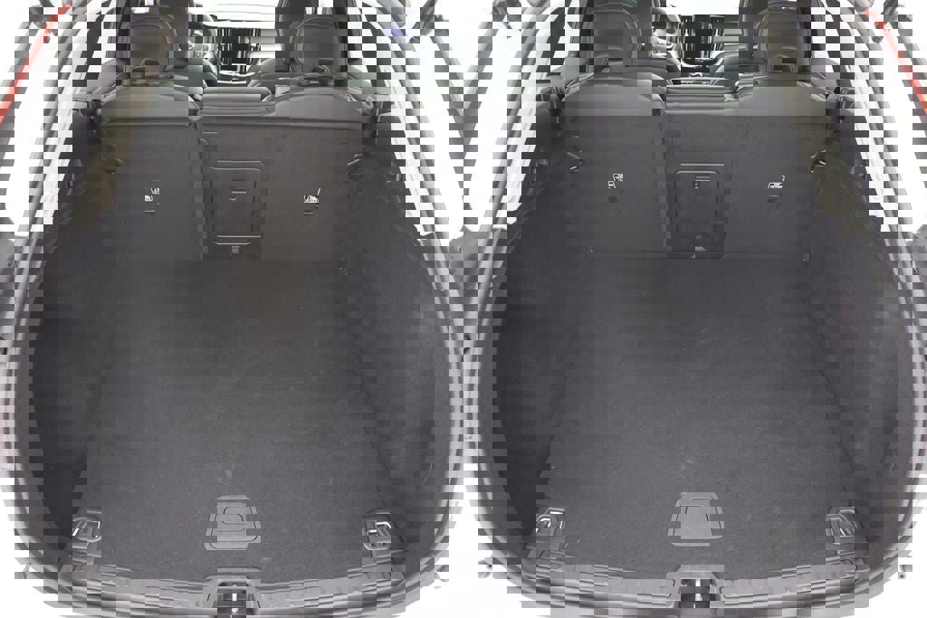 Used 2025 Volvo XC60 B5 Core AWD/4WD image 30