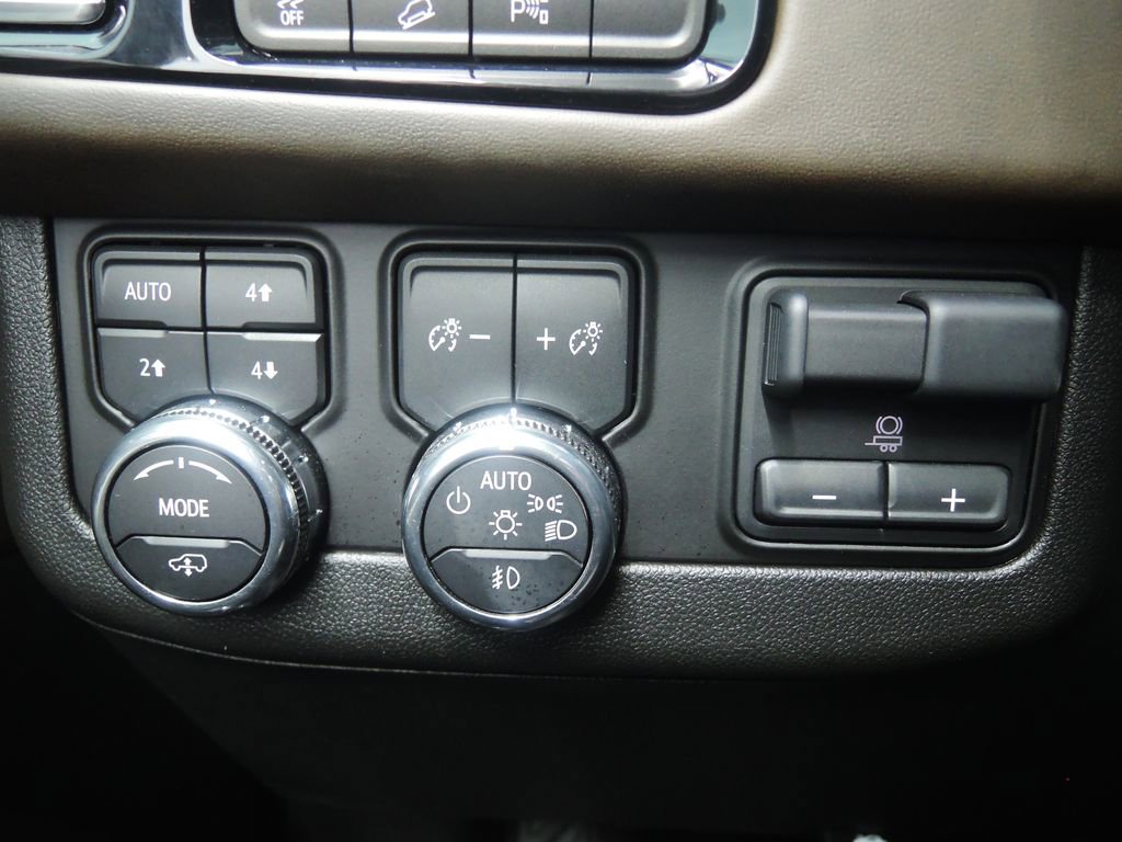 Used 2025 GMC Yukon Denali Ultimate AWD/4WD image 29