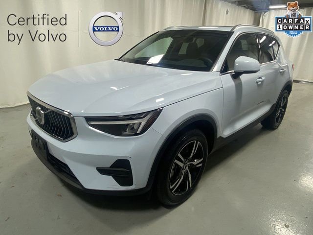 Certified 2025 Volvo XC40 B5 Core AWD/4WD image 1