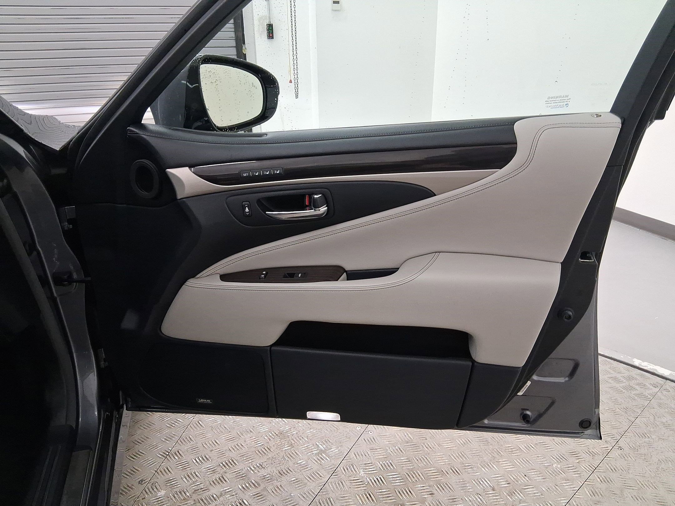 Used 2014 Lexus LS 460 image 36