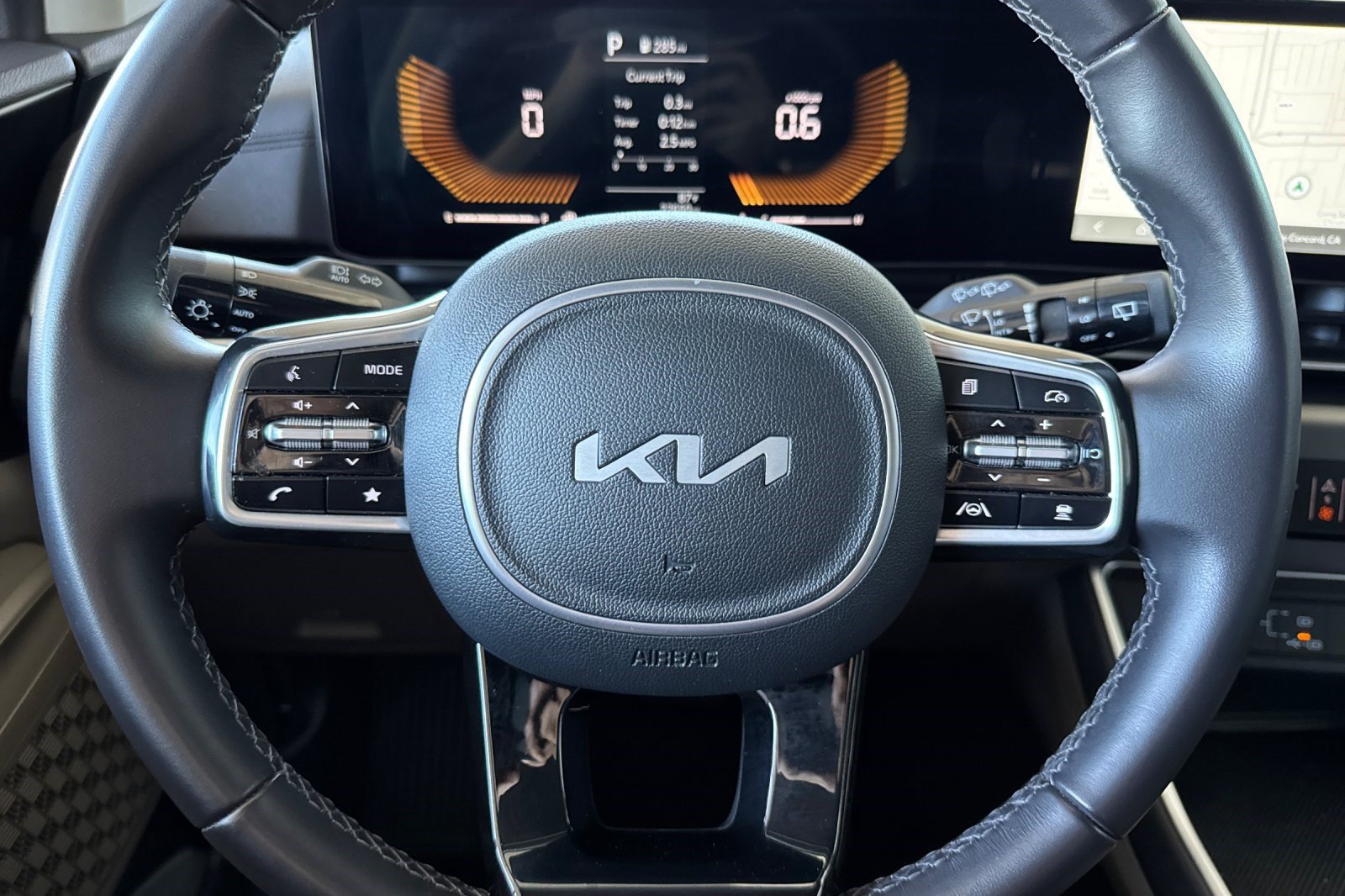 Used 2026 Kia Carnival FWD image 11