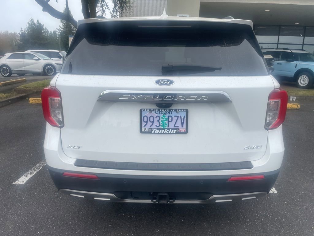 Used 2024 Ford Explorer XLT w/ Equipment Group 202A image 4