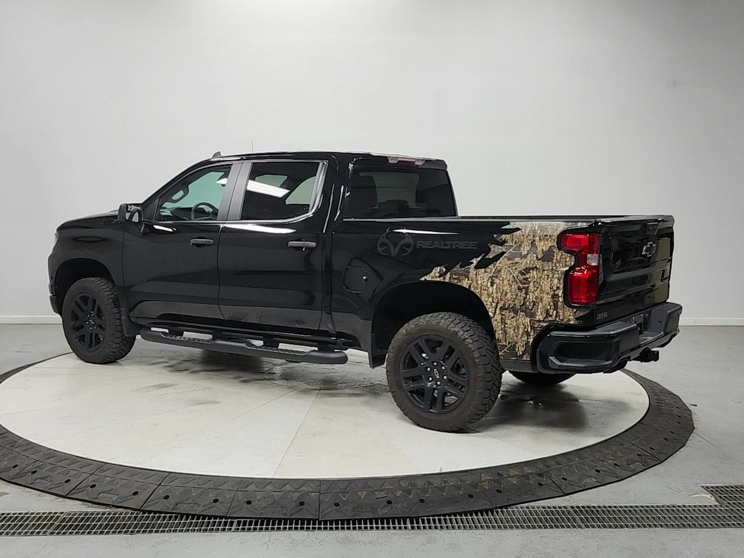 Used 2024 Chevrolet Silverado 1500 Custom Trail Boss w/ Realtree Special Edition AWD/4WD image 5