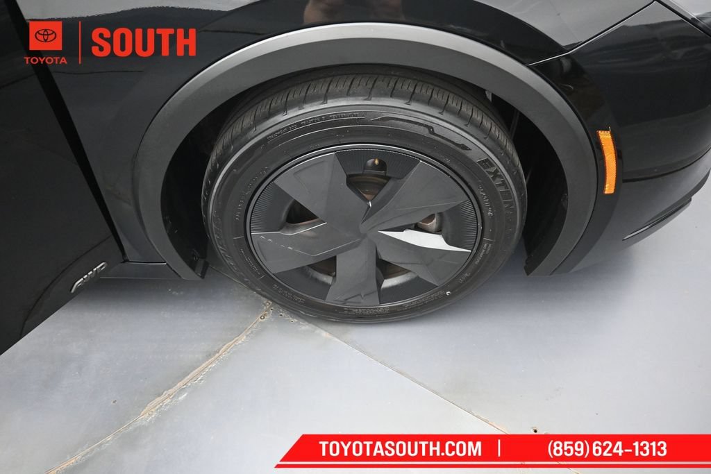Used 2025 Toyota Prius LE AWD/4WD image 33