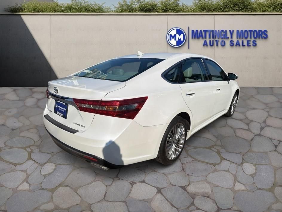 Used 2017 Toyota Avalon Limited image 3