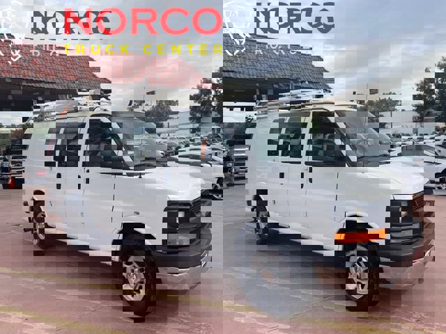 Used 2014 Chevrolet Express 2500 image 2
